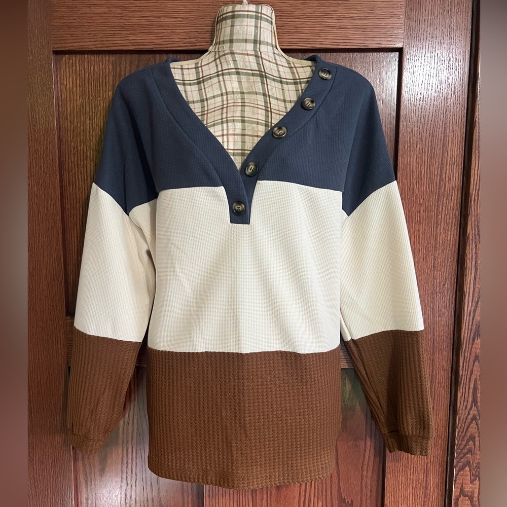 Color Block Button Detail Women's Top - Picture 2 of 6